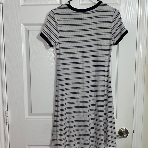 White striped t-shirt dress. Size s - Picture 2 of 3